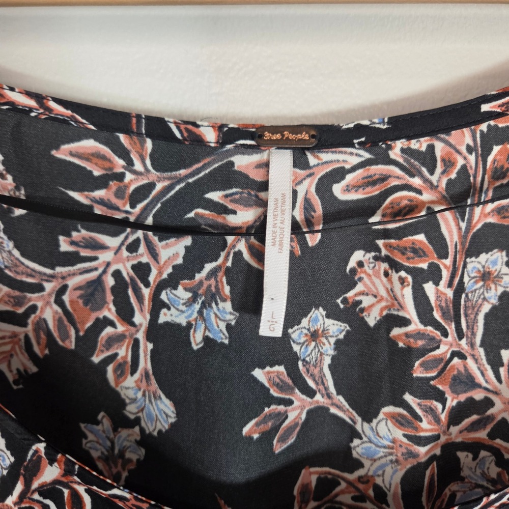Free People Dark Floral Smocked Crop Top Square Neck Balloon Sleeve Women's L - Picture 6 of 7